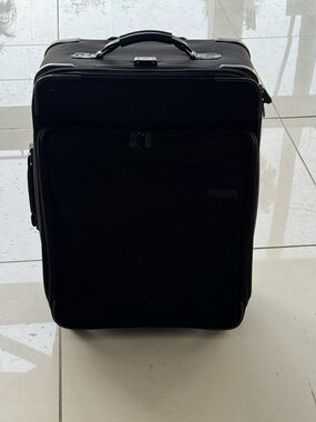 Briggs and Riley Black Travel Check-On Luggage Suitcase